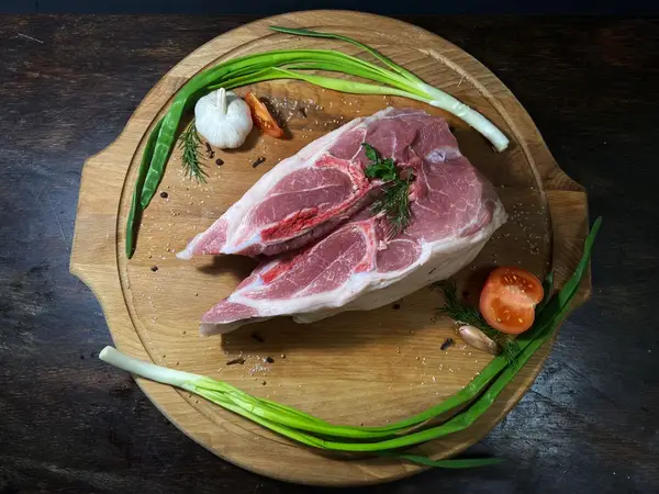 Лопатка свиная на кости