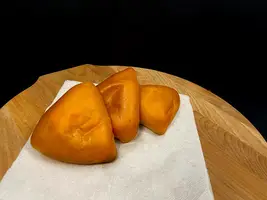 Пирожок с печенью печеный