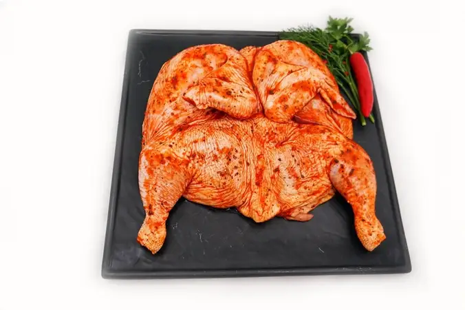 Тушка цыпленка бройлера в маринаде